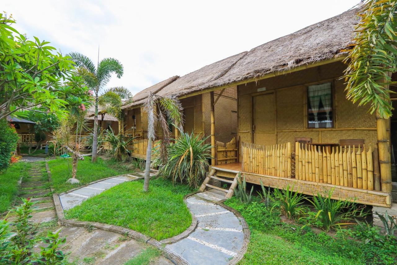 Spot On 2431 Azizah Homestay Banyuwangi  Exterior foto